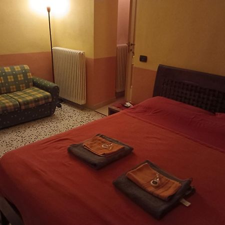 Frassinello B&B I Tre Gatti מראה חיצוני תמונה